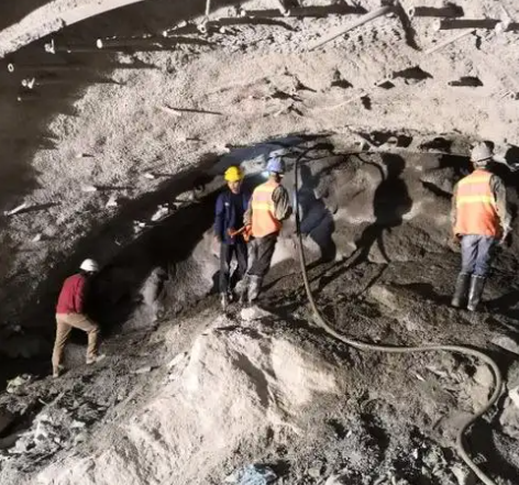 福田隧道拱顶带模注浆料，微膨胀注浆料的特点及施工工艺